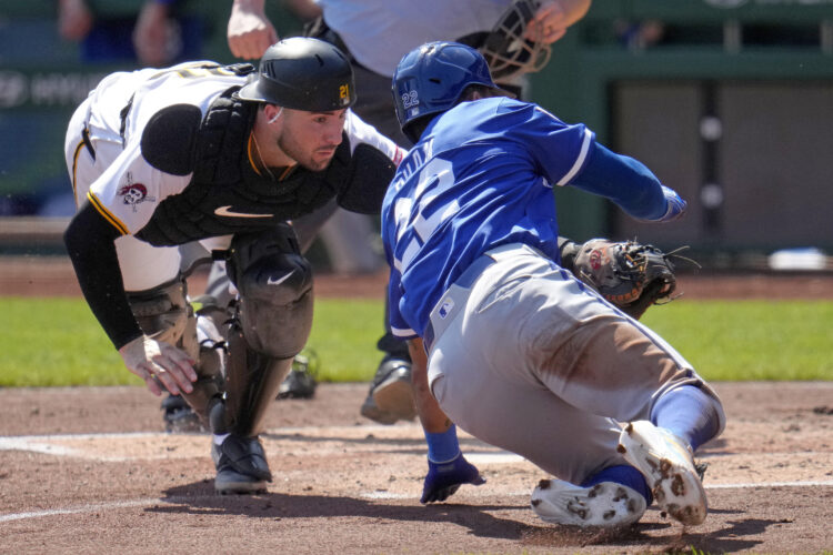 Bucs keep Royals from getting sweep